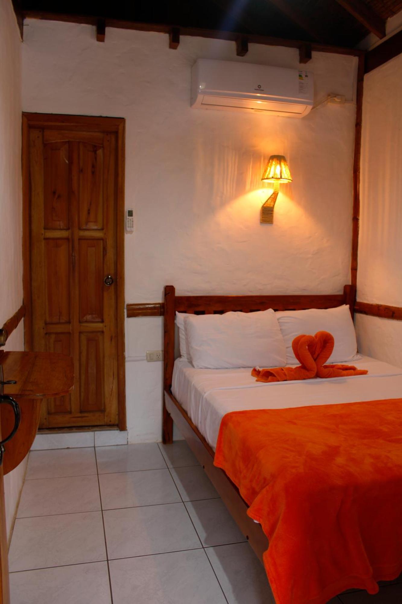 Hanga Roa Hotel Montanita Ngoại thất bức ảnh